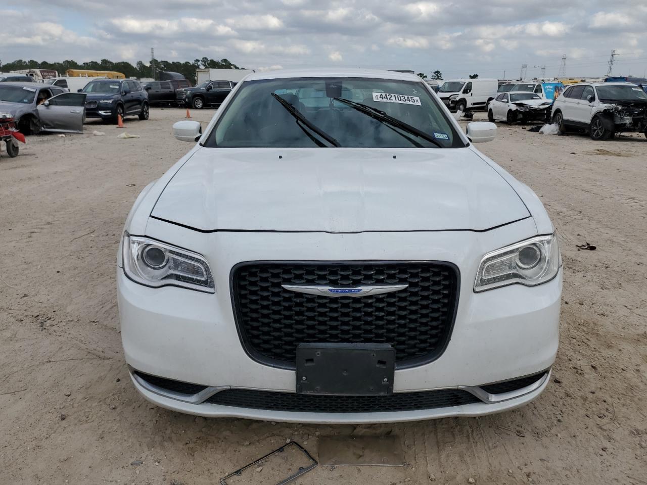 2019 Chrysler 300 - Image 5