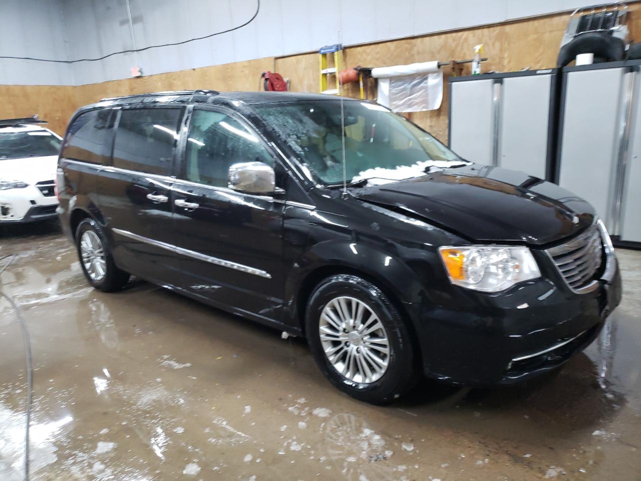 2013 Chrysler Town & Country - Image 4