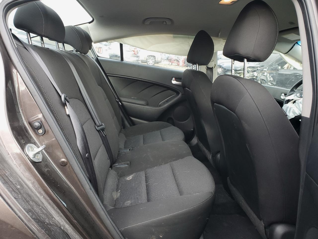 2017 Kia Forte - Image 10