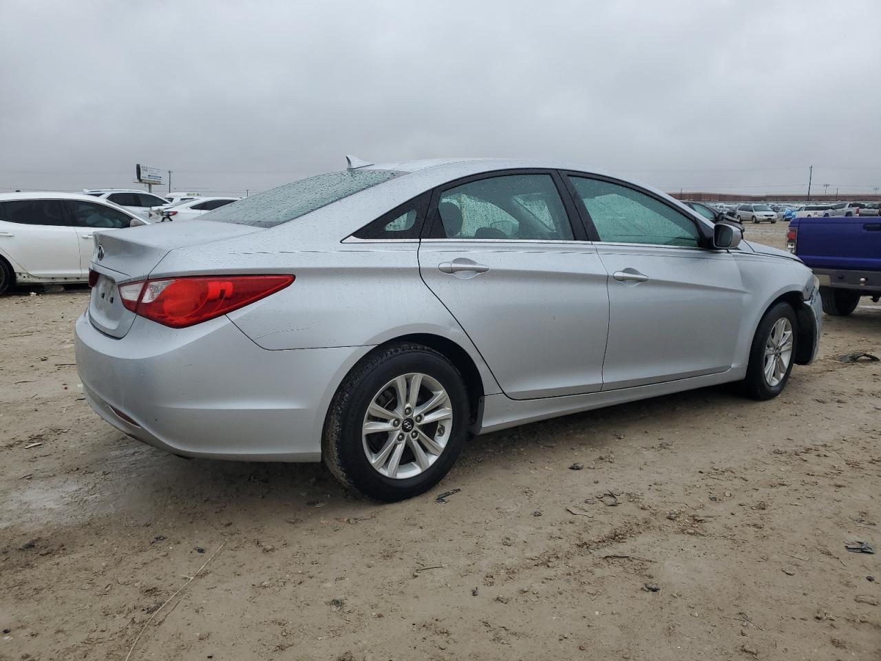 2011 Hyundai Sonata - Image 3