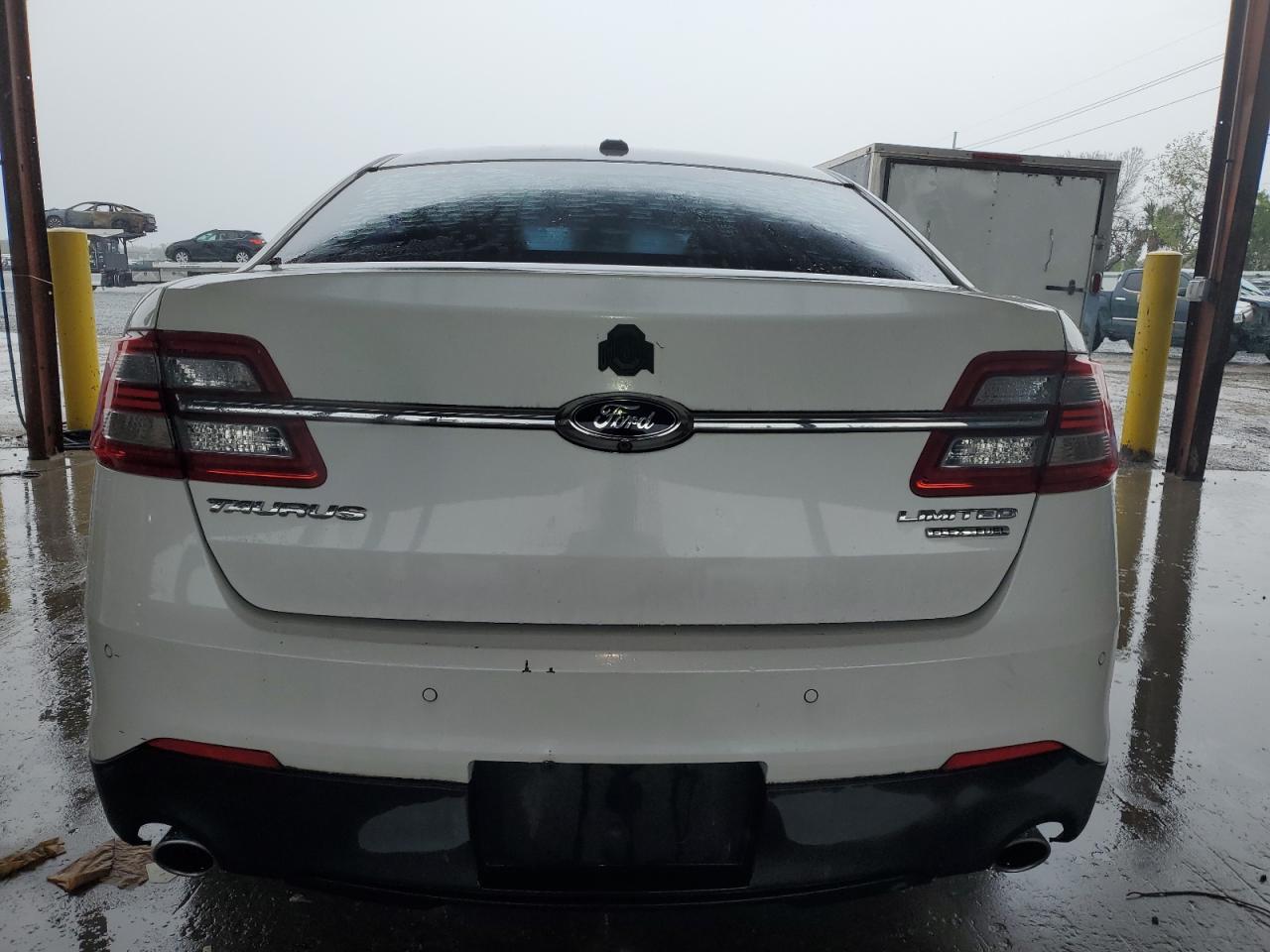 2013 Ford Taurus - Image 6
