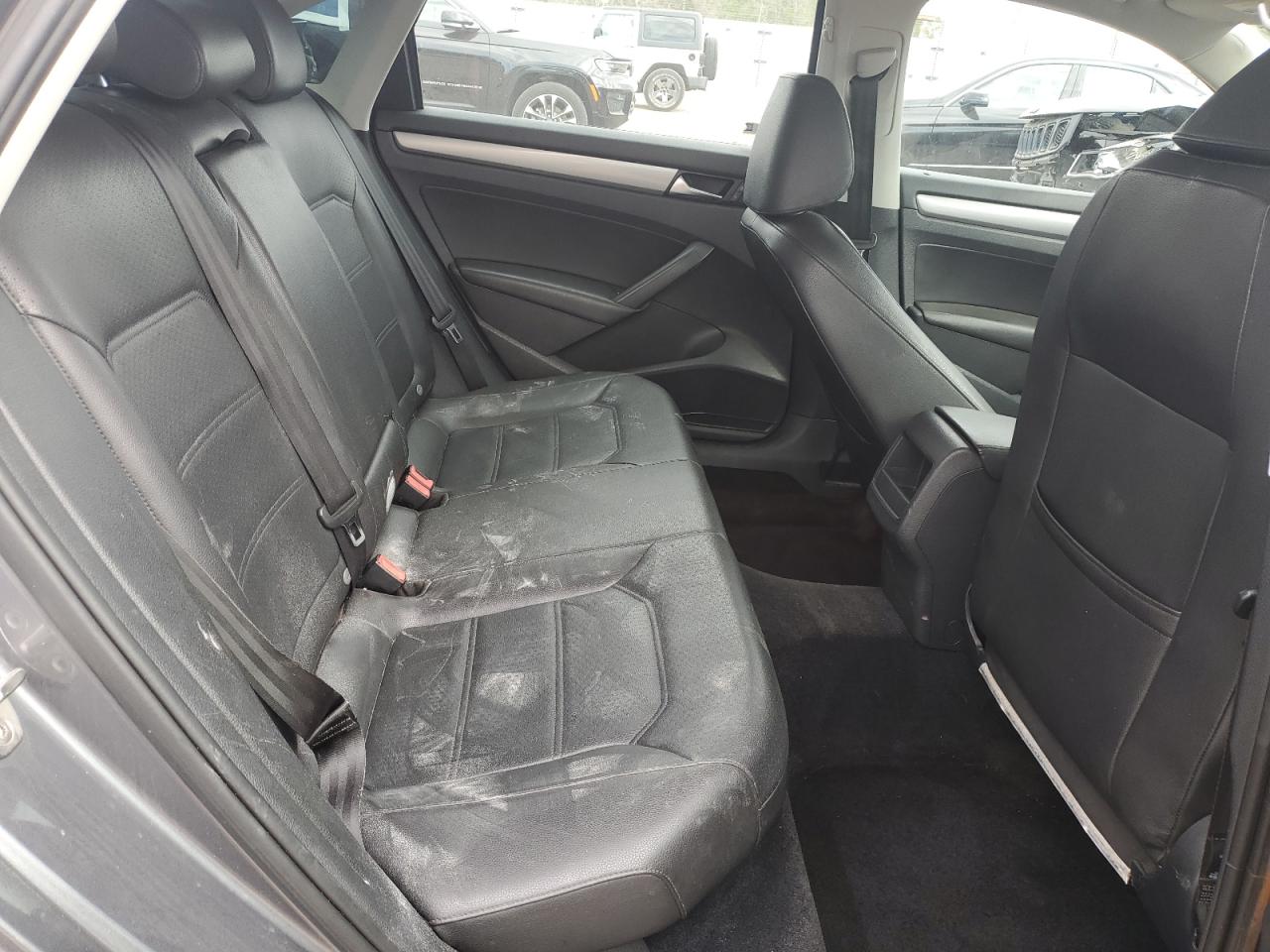 2015 Volkswagen Passat - Image 10