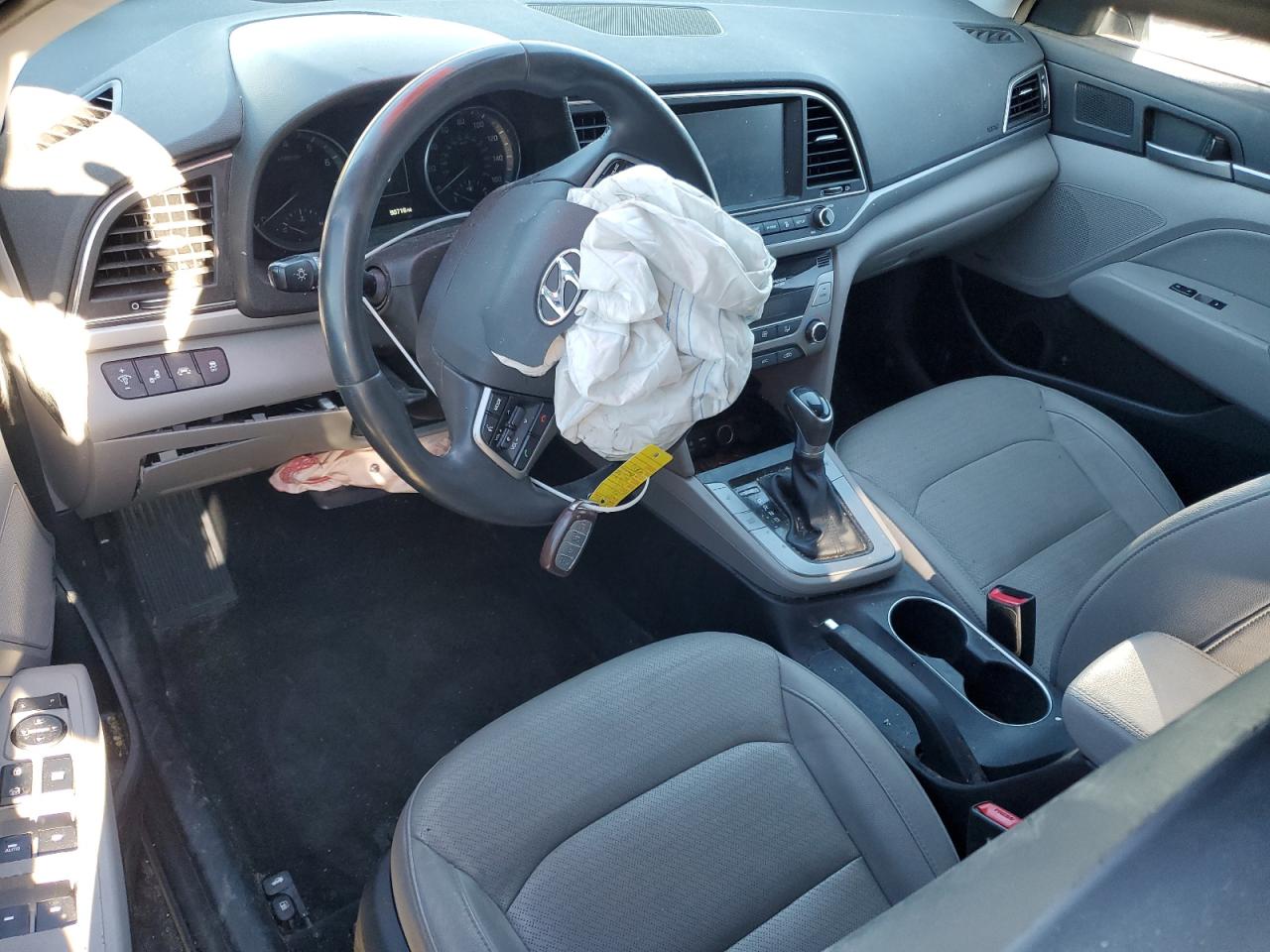 2017 Hyundai Elantra - Image 8