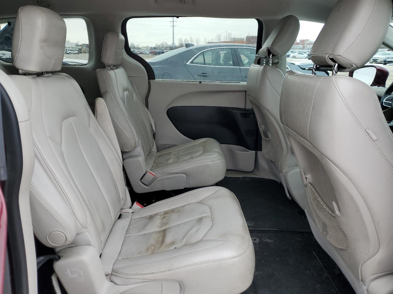 2017 Chrysler Pacifica - Image 11