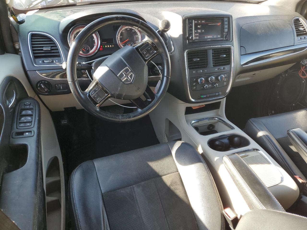 2019 Dodge Caravan - Image 8