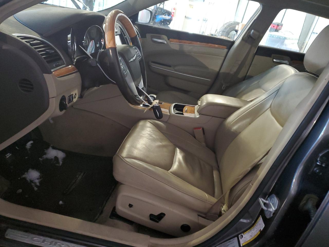 2014 Chrysler 300 - Image 7