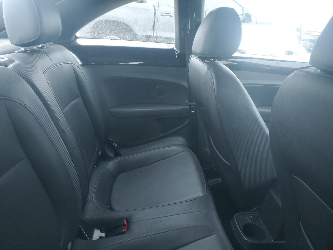 2012 Volkswagen Beetle - Image 10