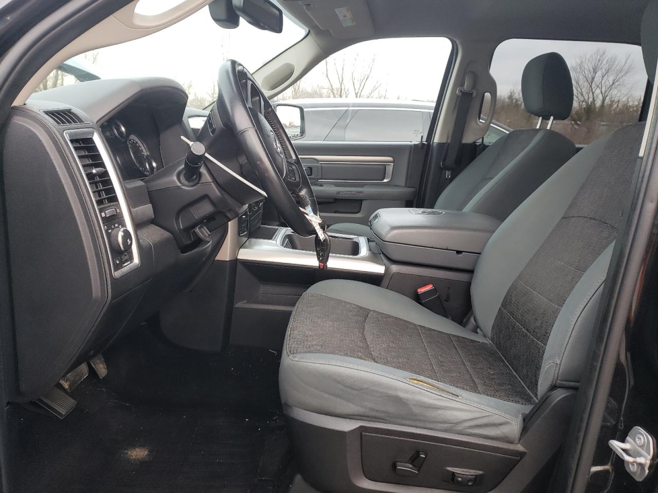 2016 RAM 1500 - Image 7