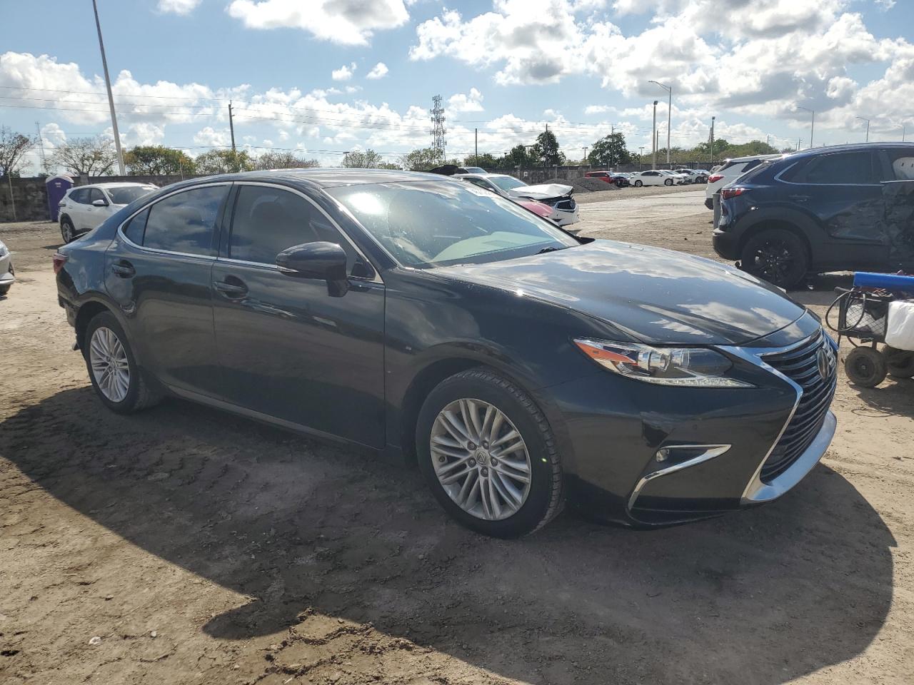 2017 Lexus ES - Image 4