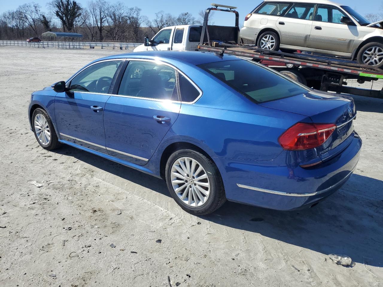 2016 Volkswagen Passat - Image 2
