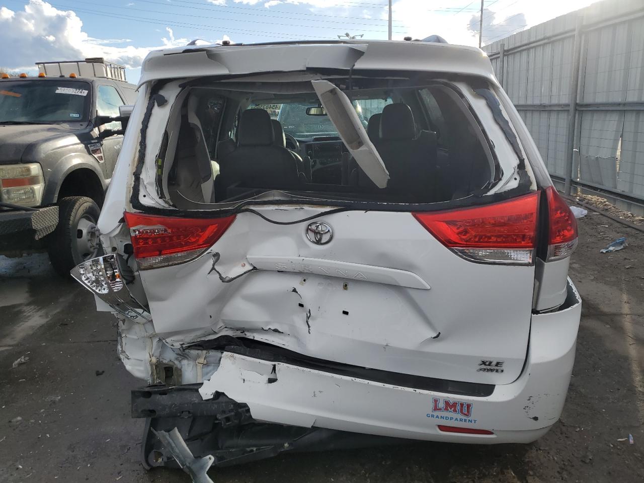 2014 Toyota Sienna - Image 6