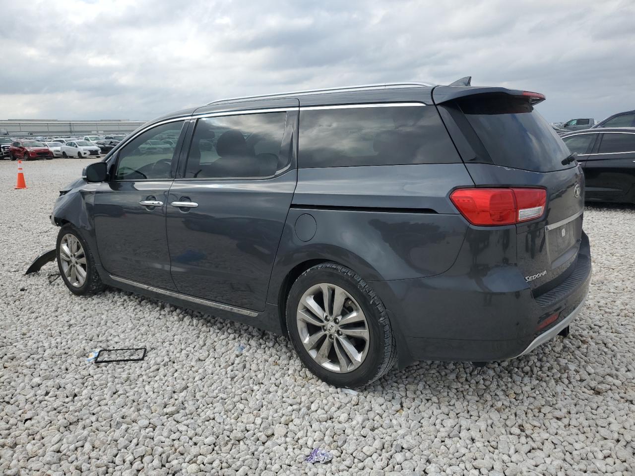 2017 Kia Sedona - Image 2