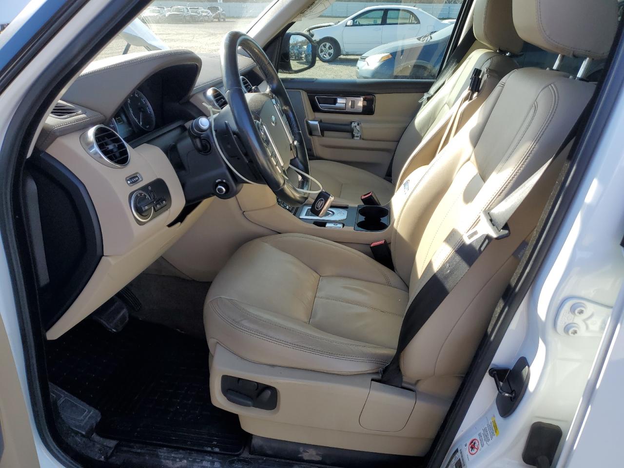 2015 Land Rover LR4 - Image 7