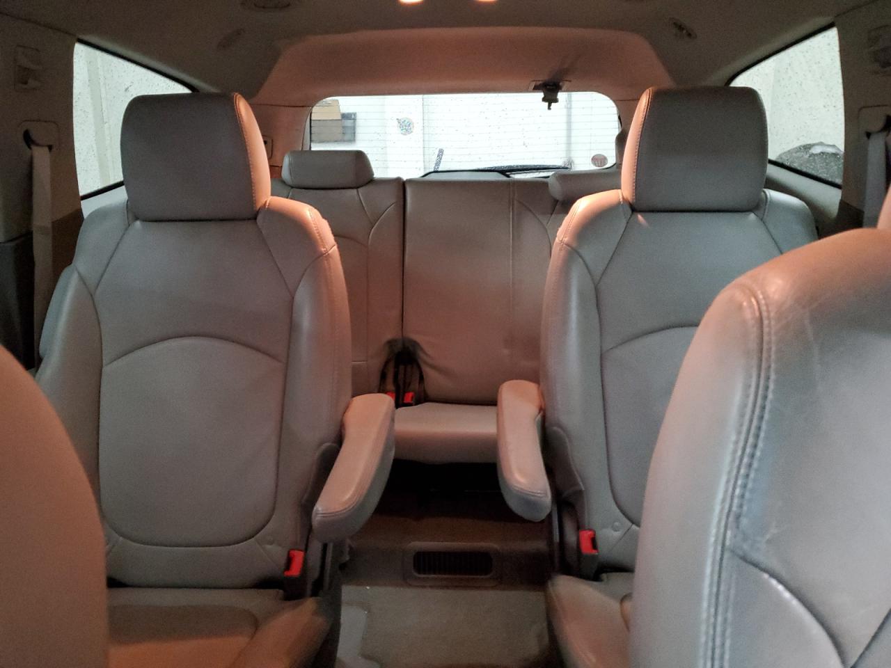2011 Chevrolet Traverse - Image 10