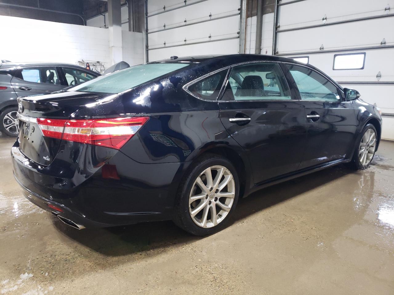 2013 Toyota Avalon - Image 3