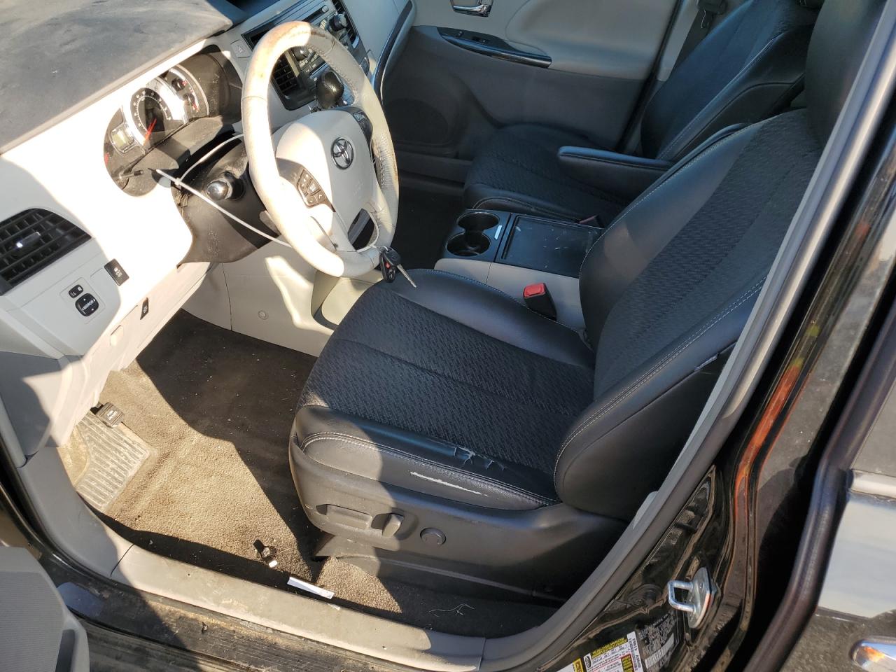 2013 Toyota Sienna - Image 7