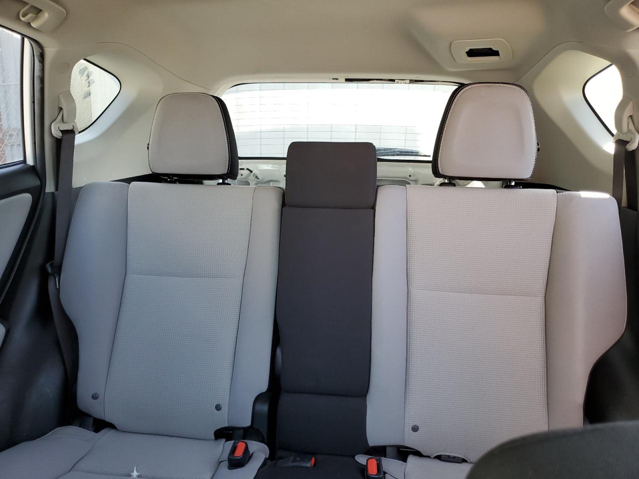 2017 Toyota RAV 4 - Image 10
