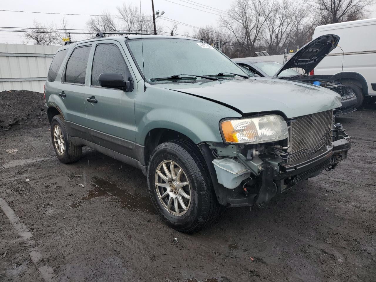 2005 Ford Escape - Image 4