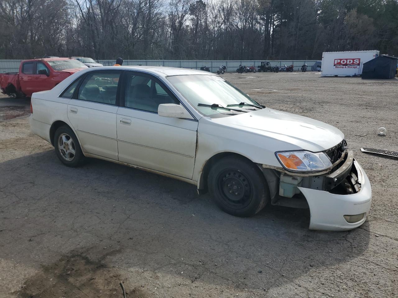 2001 Toyota Avalon - Image 4