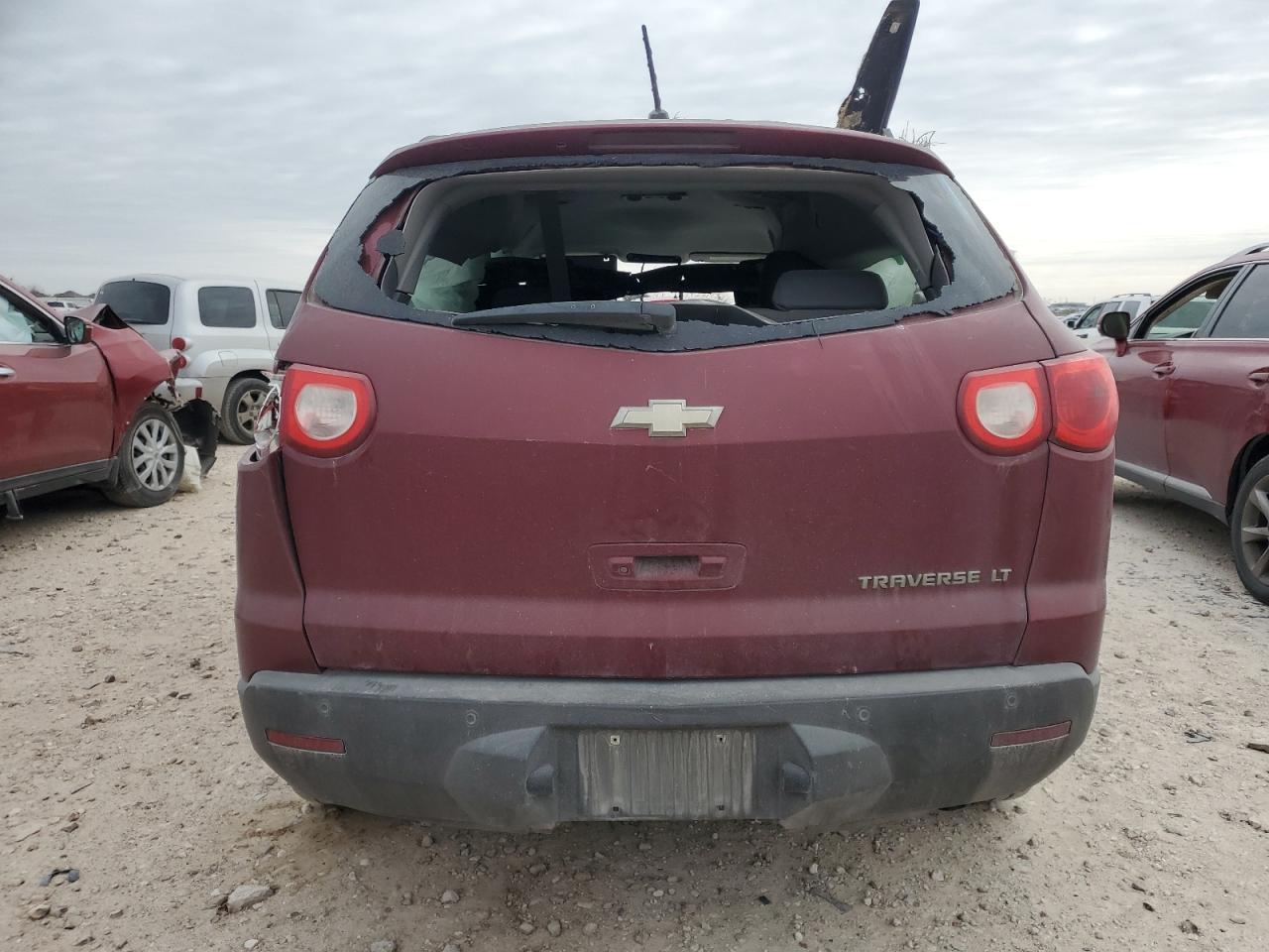 2011 Chevrolet Traverse - Image 6