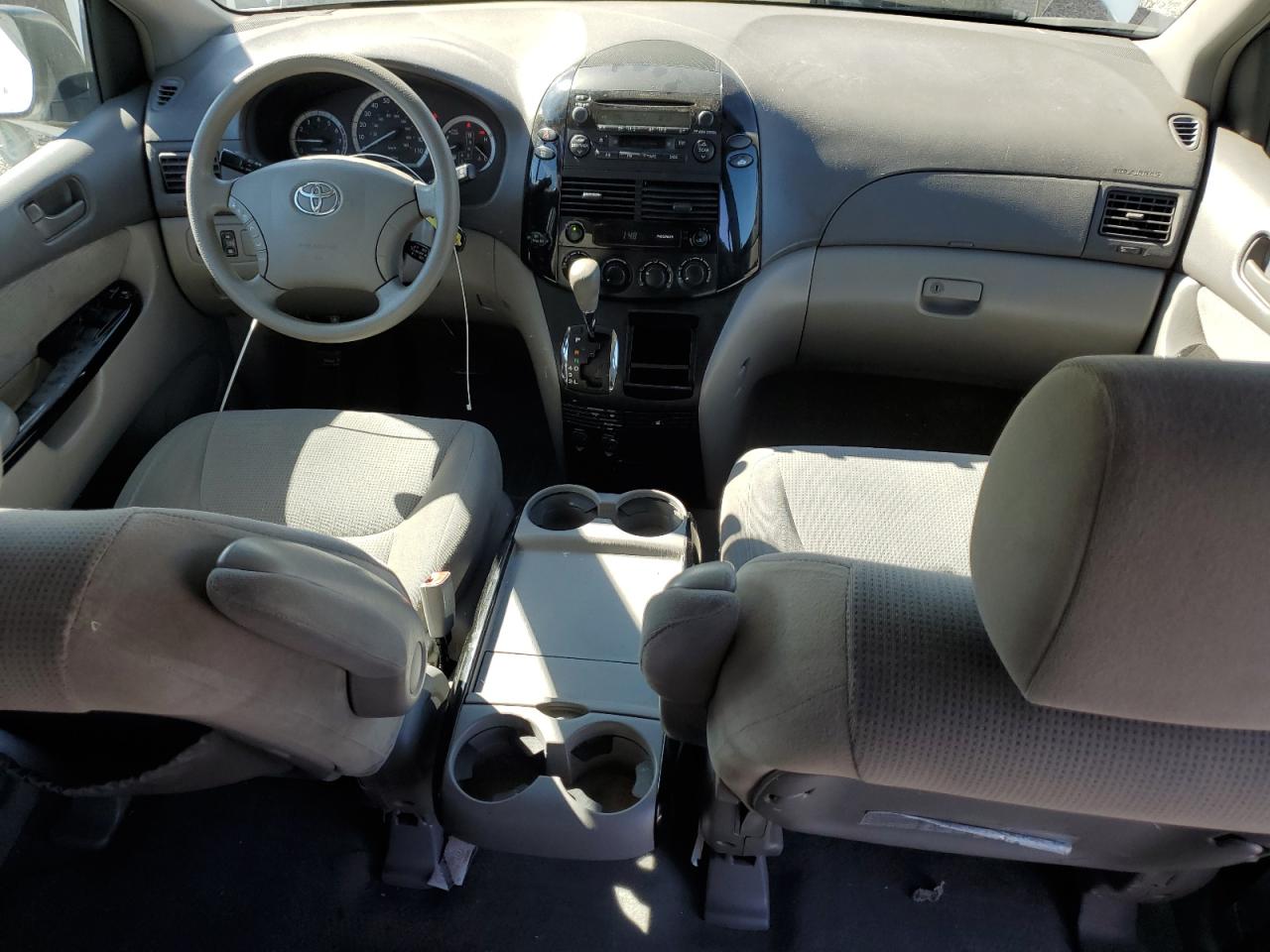 2004 Toyota Sienna - Image 8