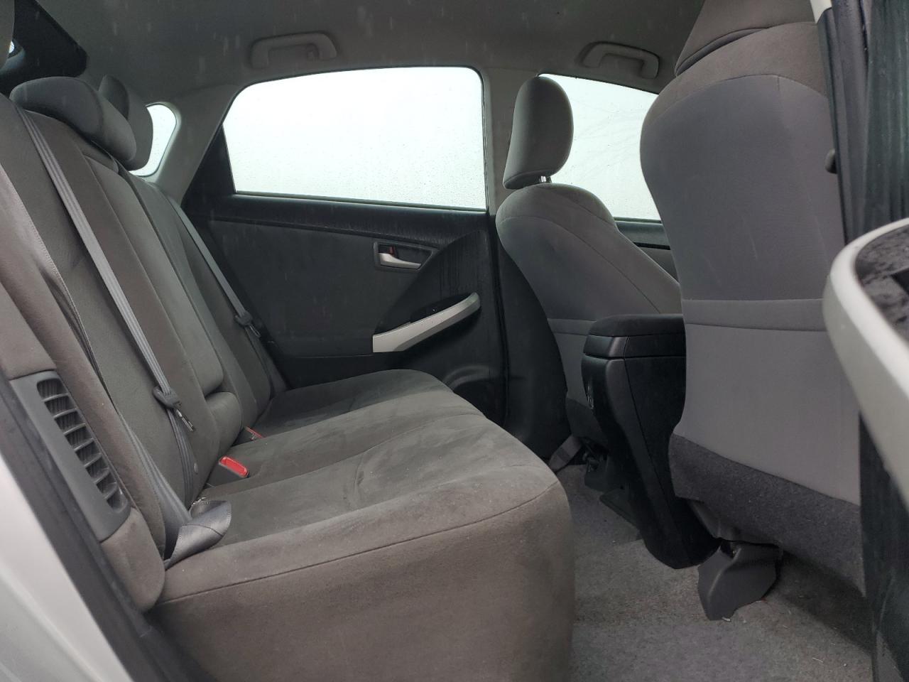 2015 Toyota Prius - Image 10