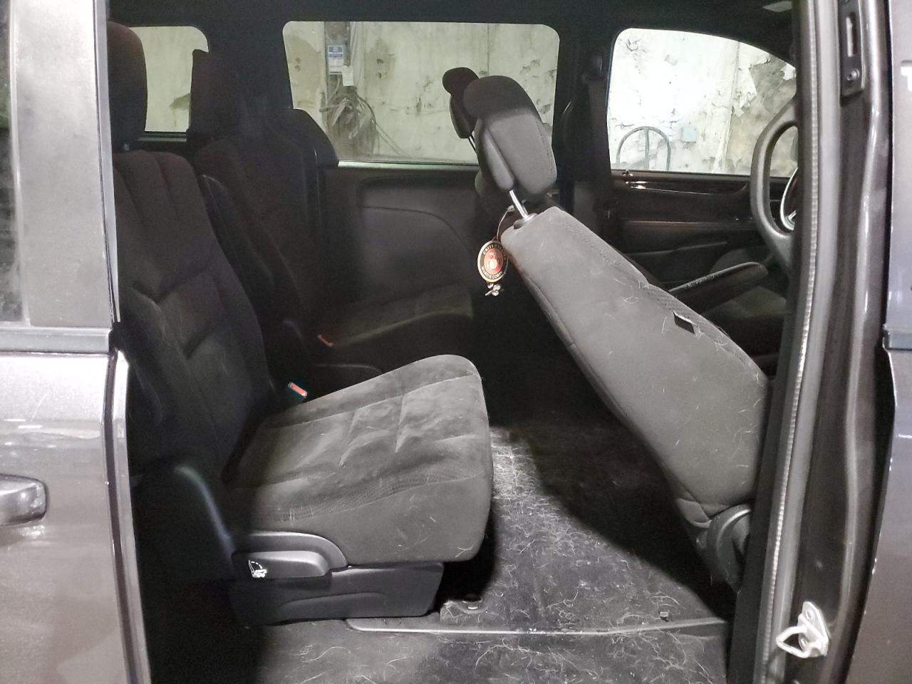 2016 Dodge Caravan - Image 11