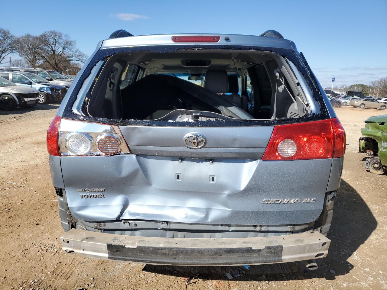 2010 Toyota Sienna - Image 6