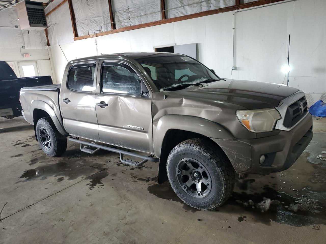 2015 Toyota Tacoma - Image 4