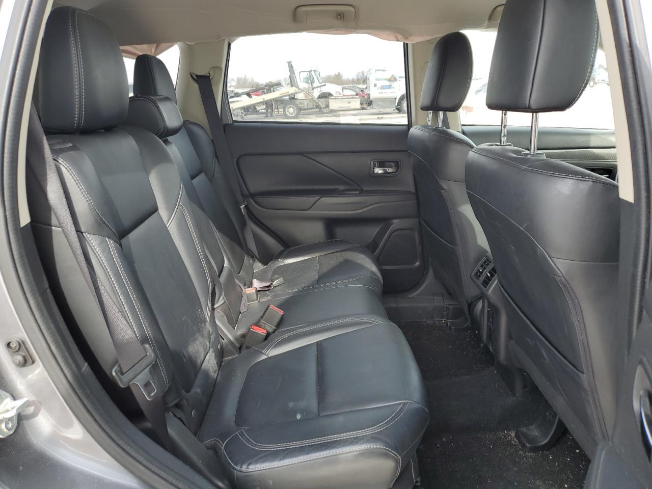2020 Mitsubishi Outlander - Image 11