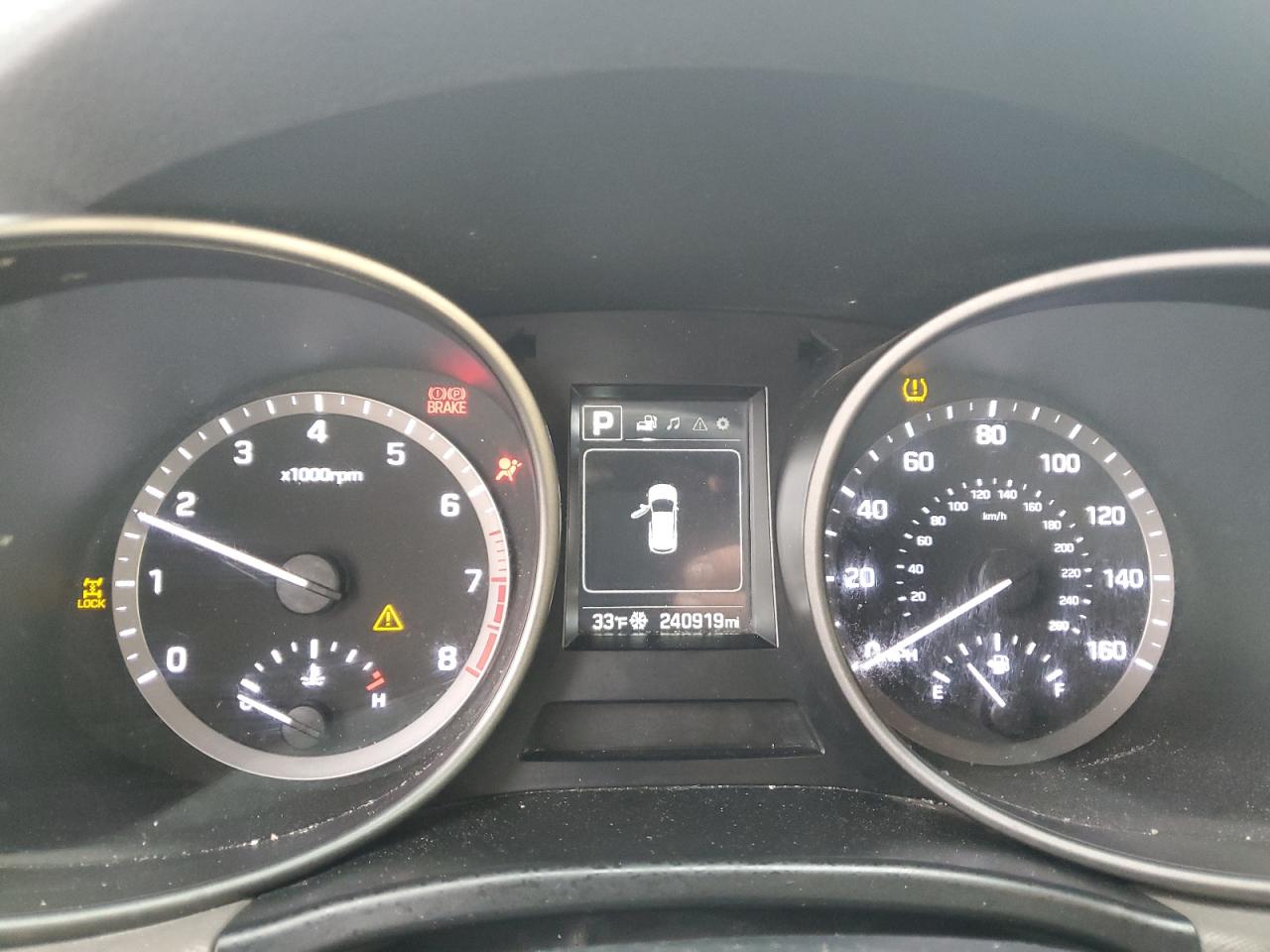 2017 Hyundai Santa Fe - Image 9