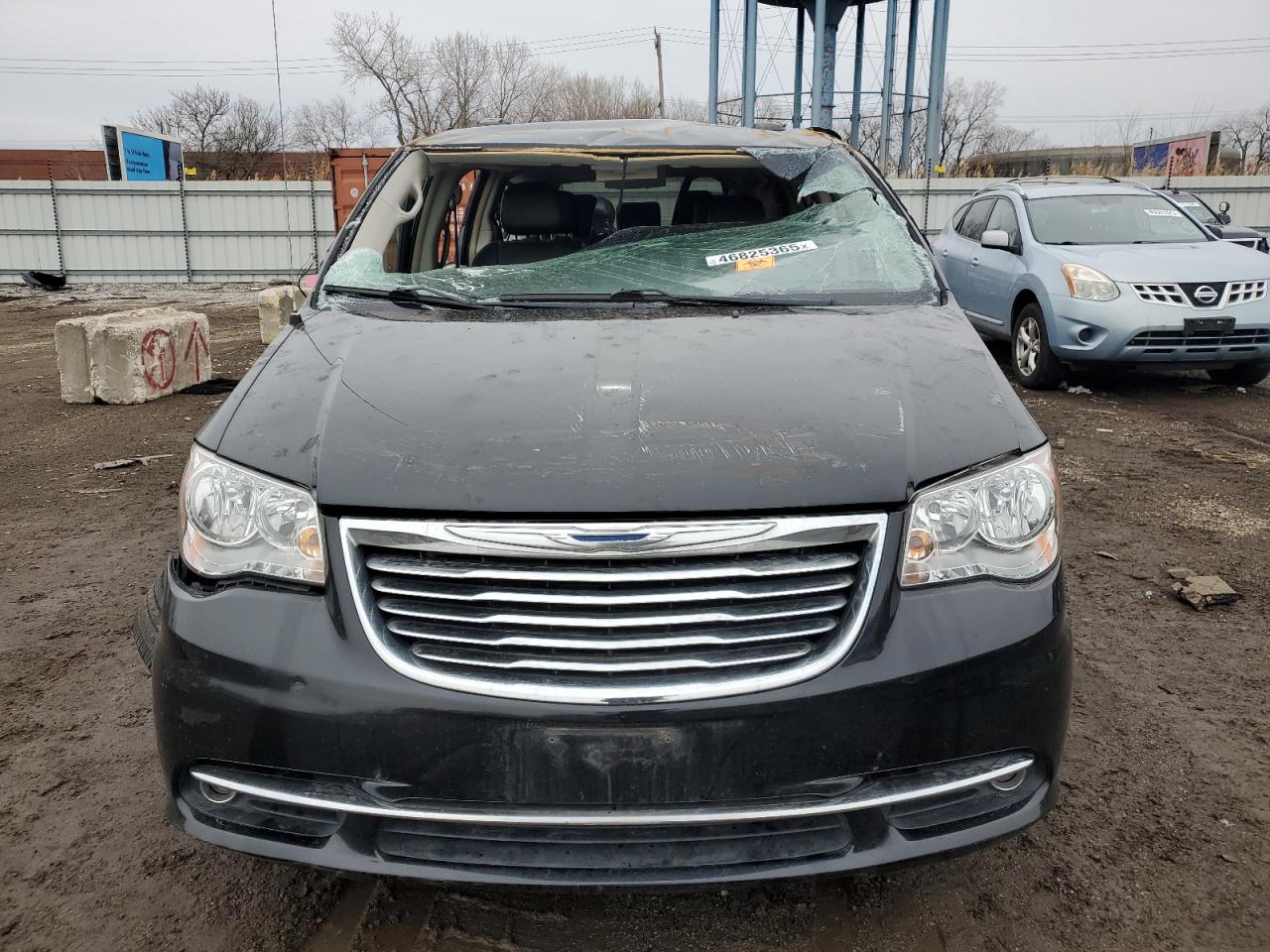 2016 Chrysler Town & Country - Image 5