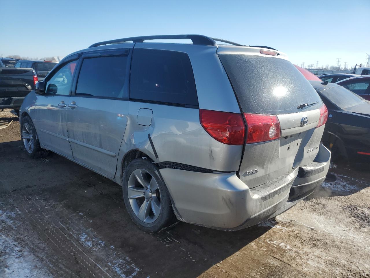 2008 Toyota Sienna - Image 2