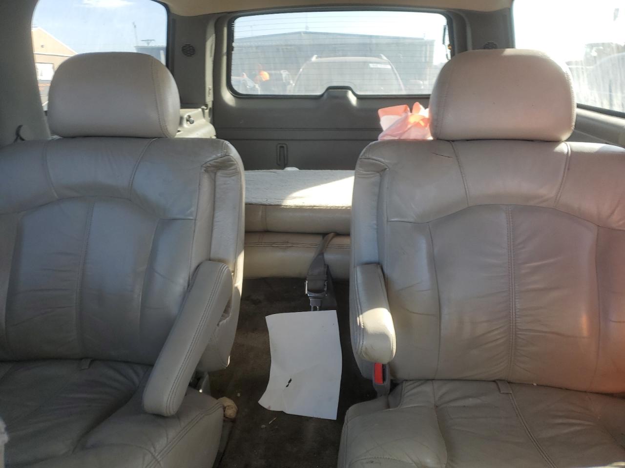 2002 Chevrolet Suburban - Image 10