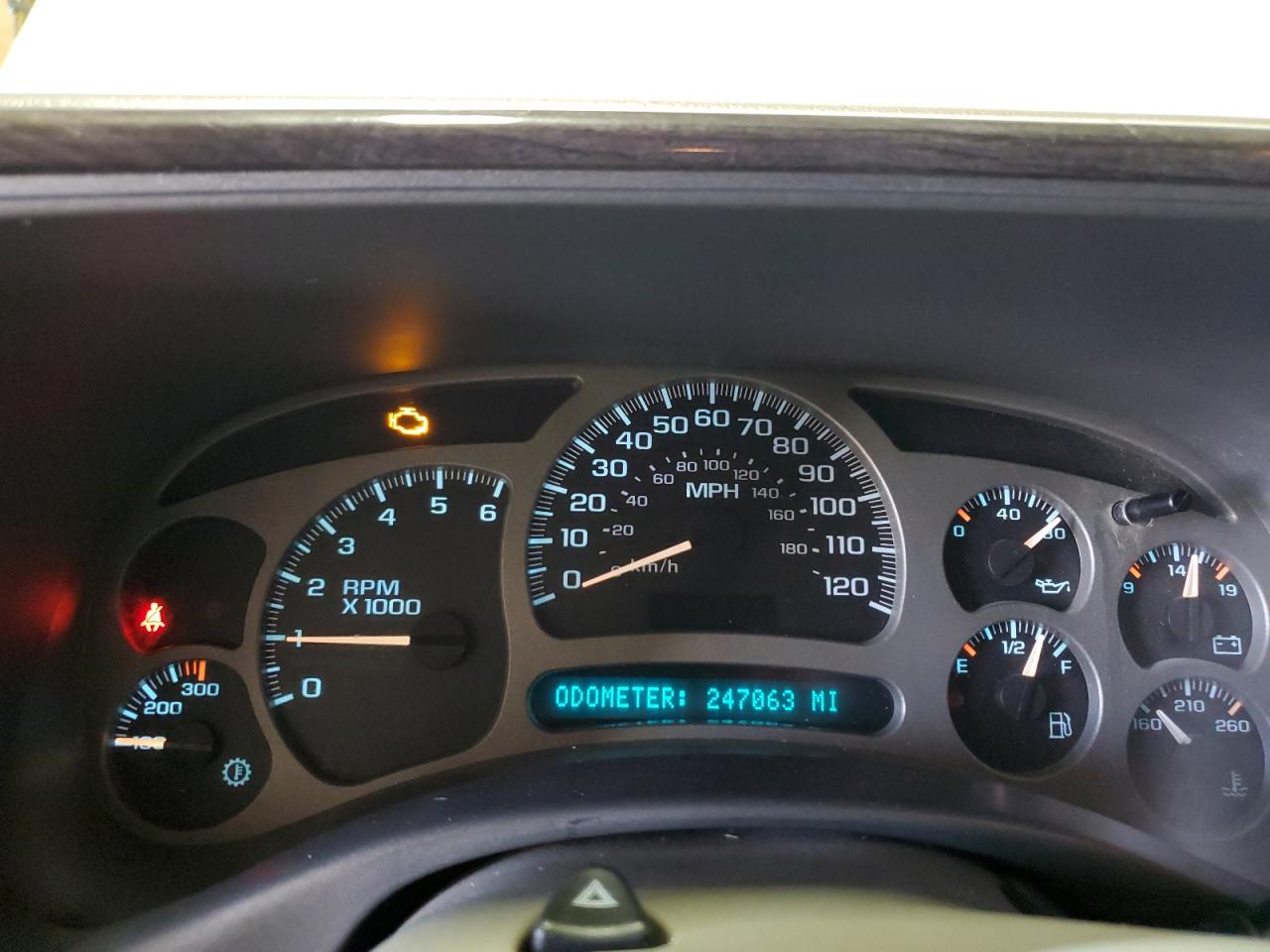 2004 GMC Yukon - Image 9