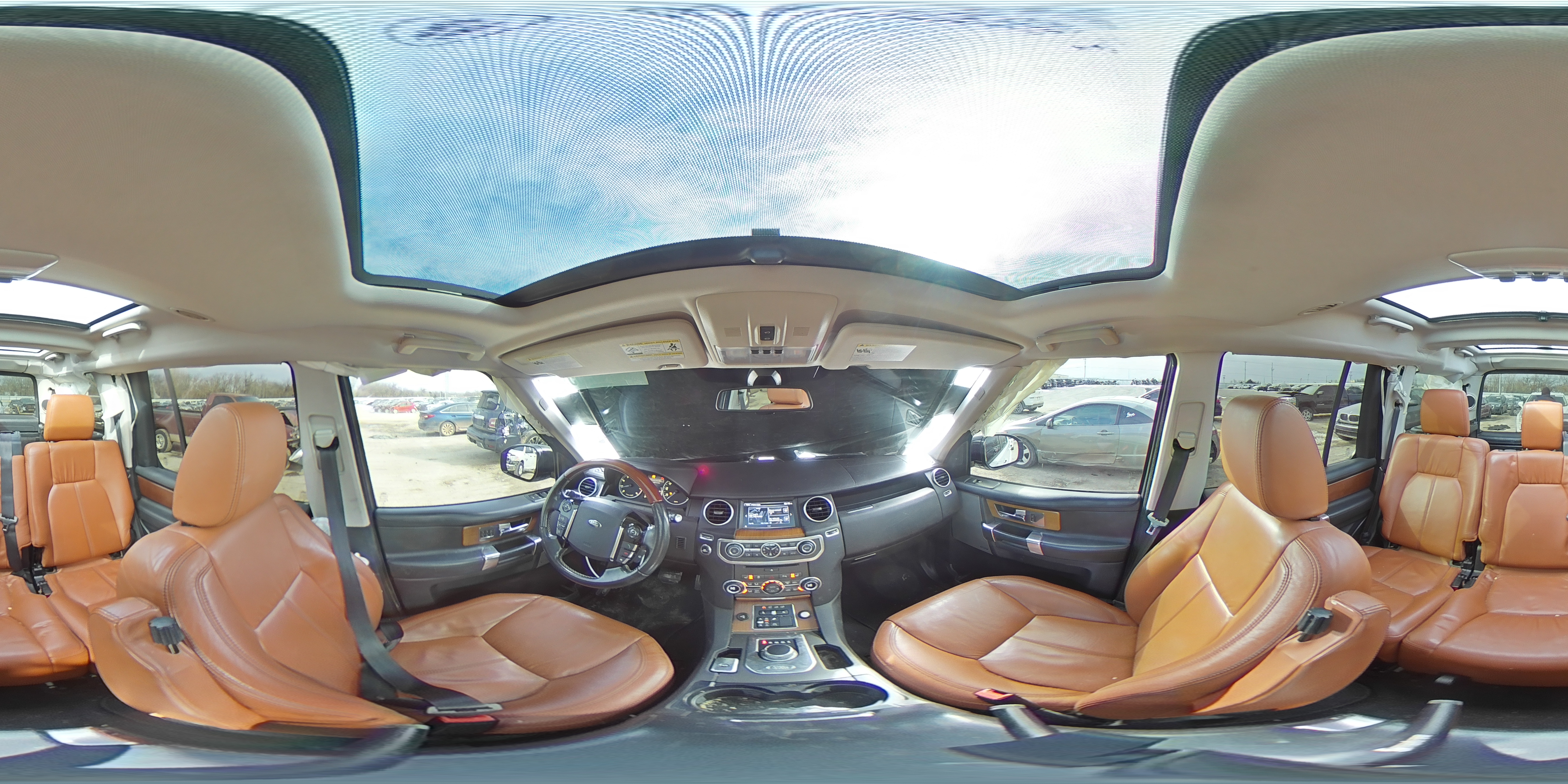 2016 Land Rover LR4 - Image 14