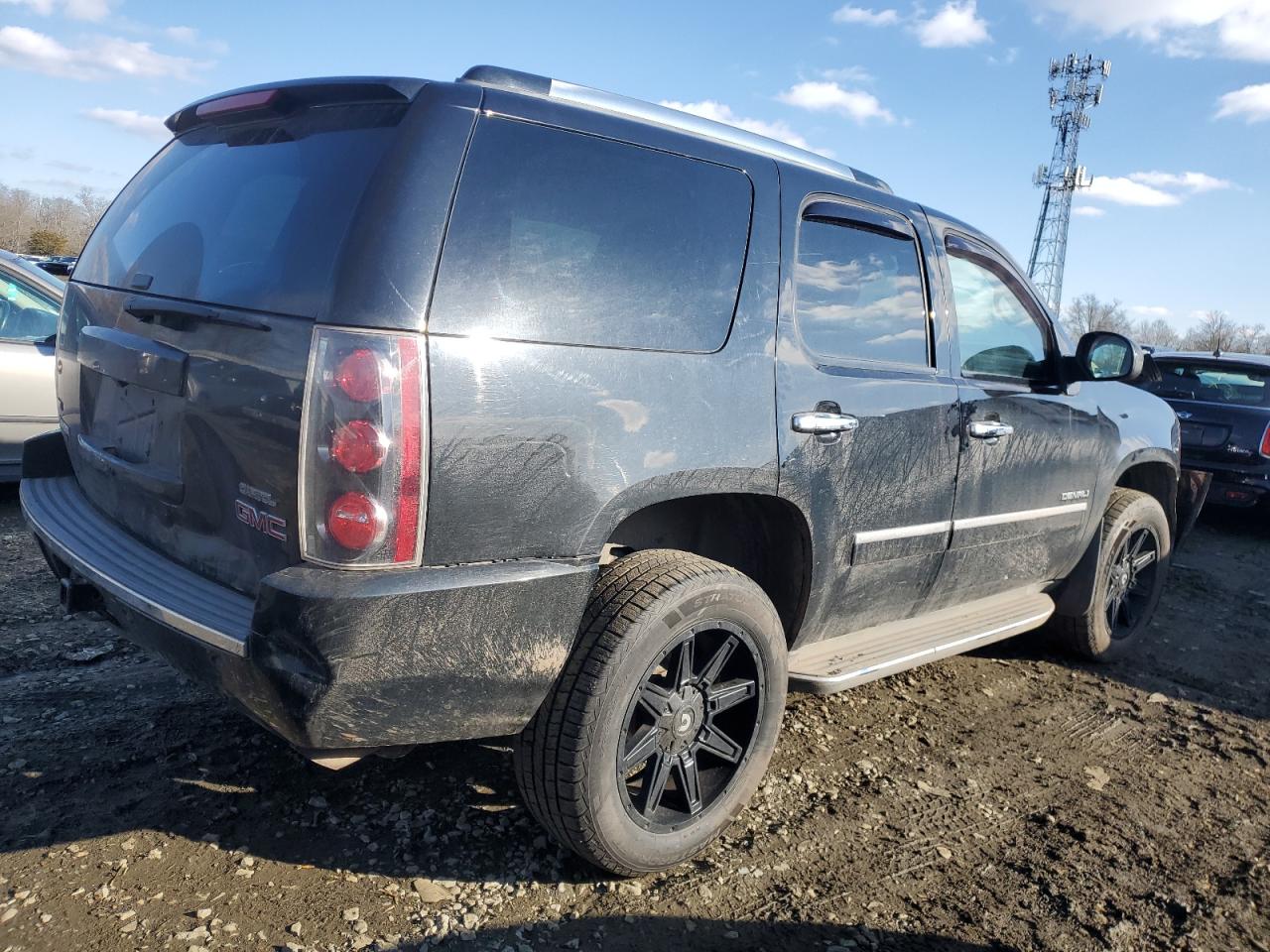 2011 GMC Yukon - Image 3