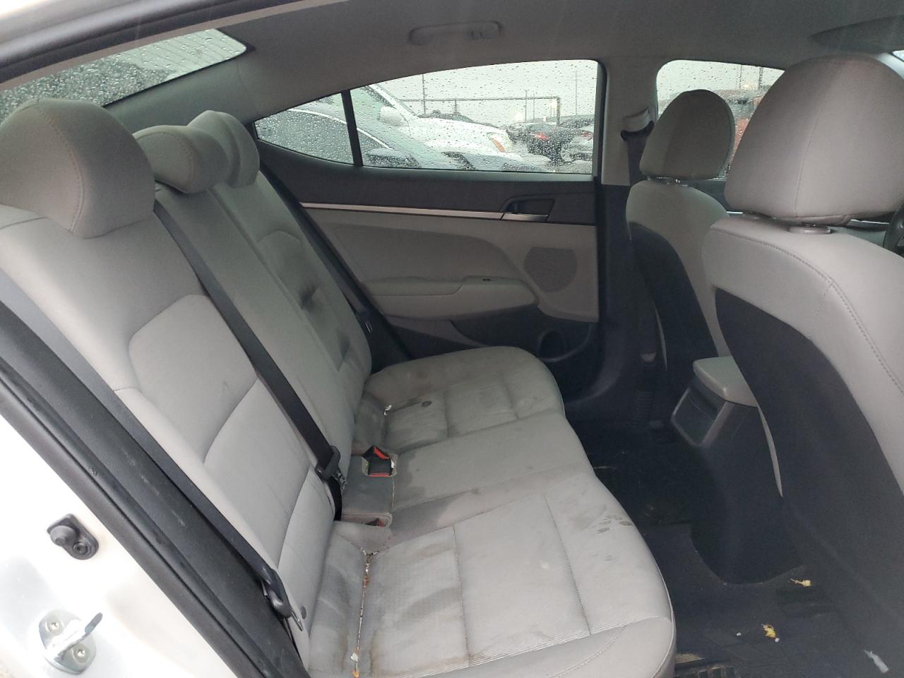 2017 Hyundai Elantra - Image 10