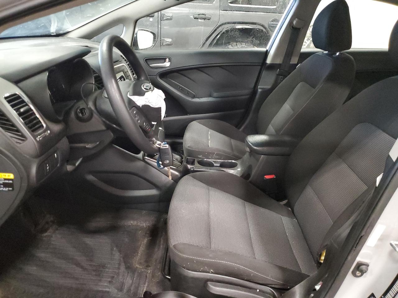 2017 Kia Forte - Image 7