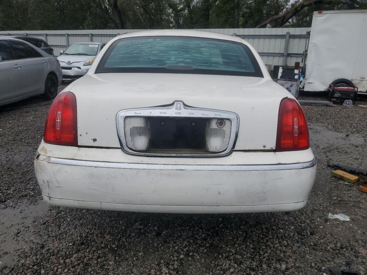 1999 Lincoln Town Car - Image 6