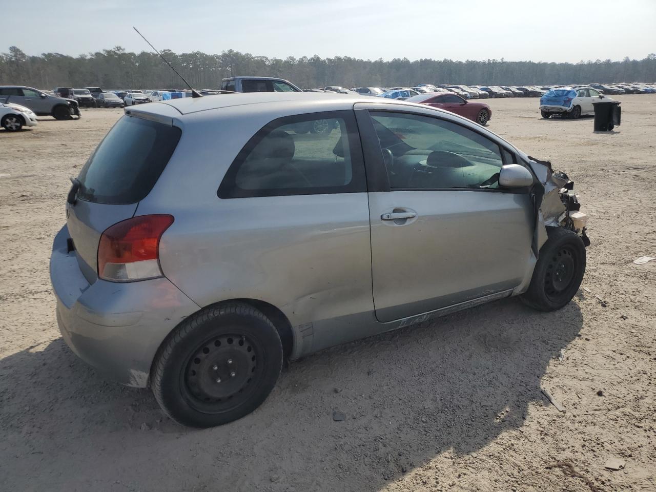 2010 Toyota Yaris - Image 3