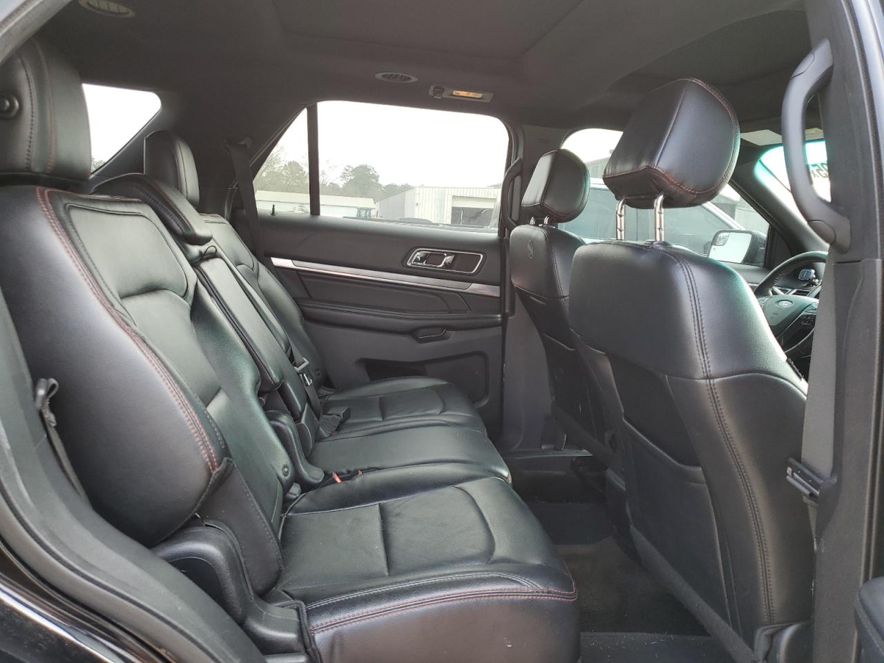 2016 Ford Explorer - Image 11