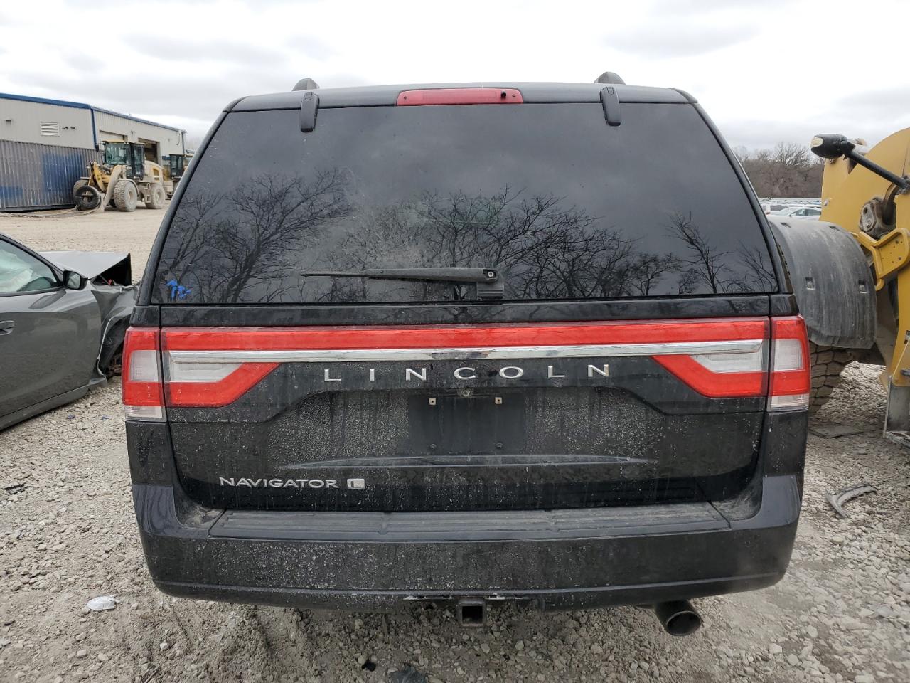 2017 Lincoln Navigator - Image 6