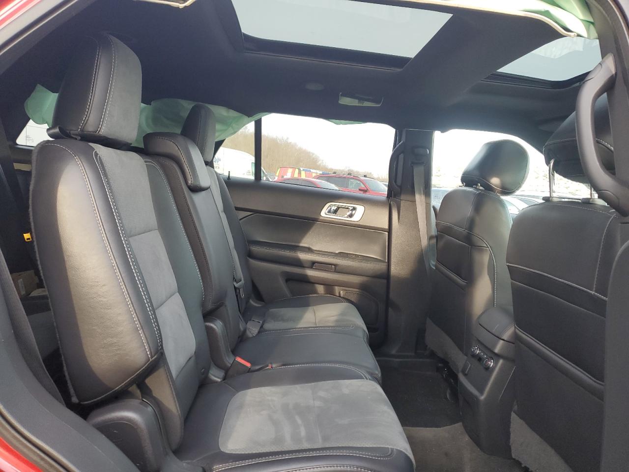 2015 Ford Explorer - Image 11