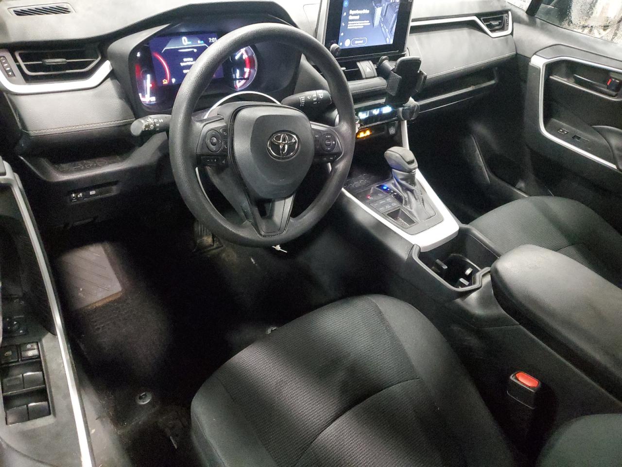 2024 Toyota RAV 4 - Image 8