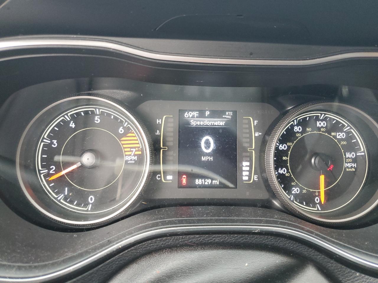 2020 Jeep Grand Cherokee - Image 9