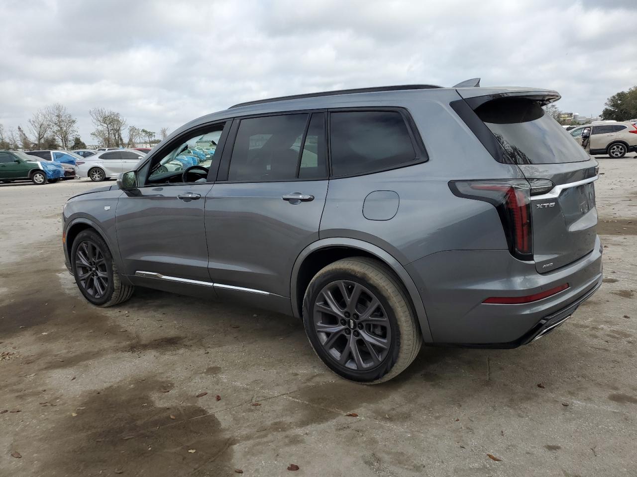 2020 Cadillac XT6 - Image 2