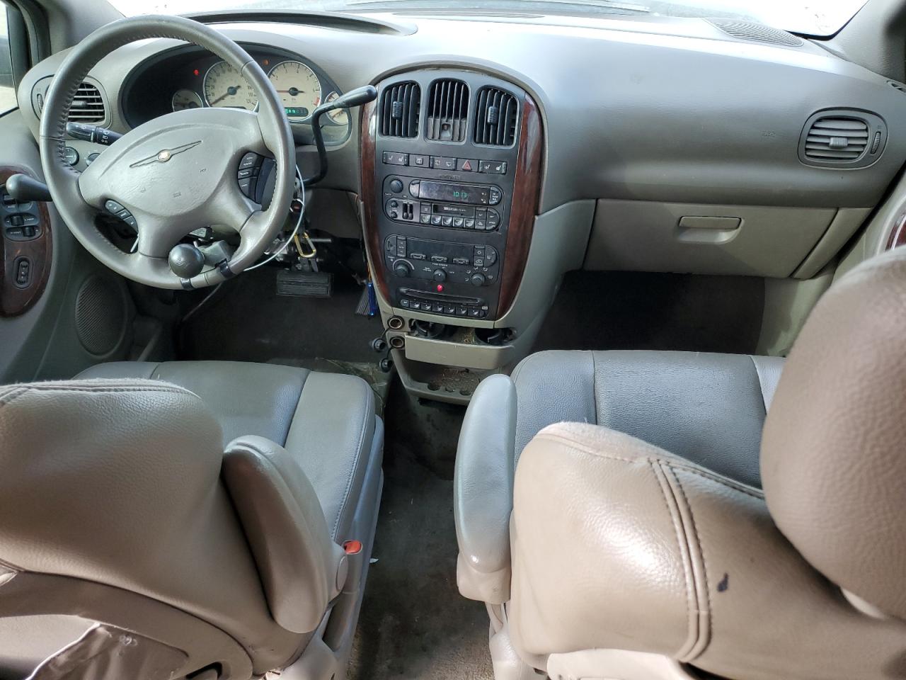 2003 Chrysler Town & Country - Image 8