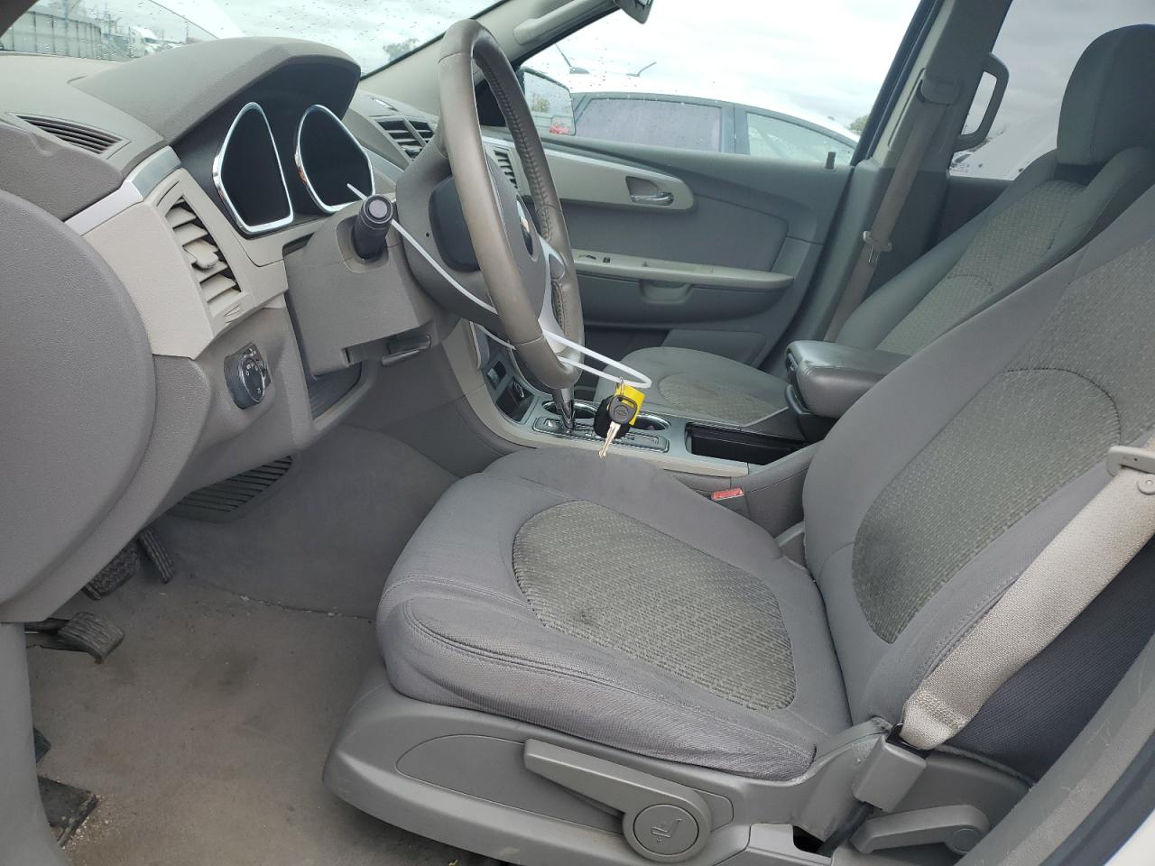 2010 Chevrolet Traverse - Image 7