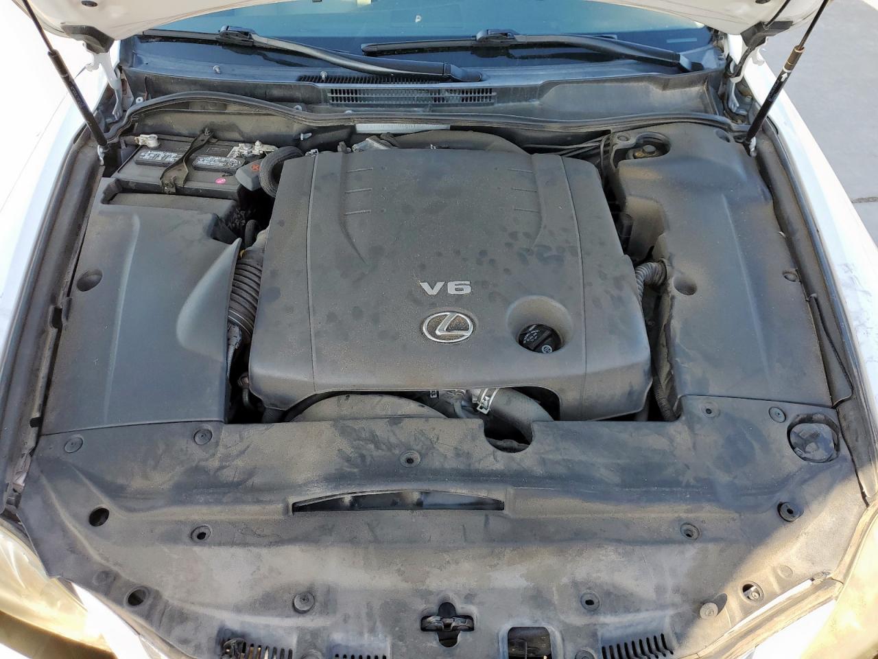 2010 Lexus IS - Image 11